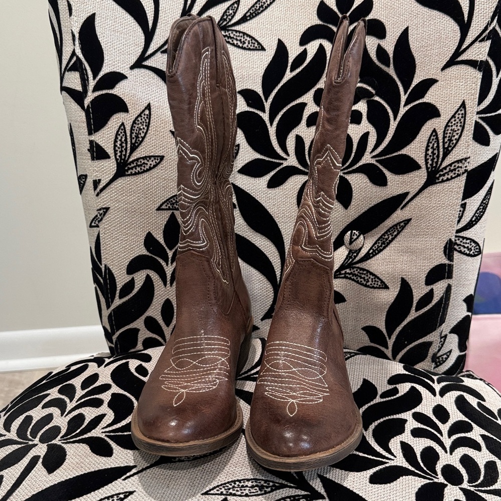 Matisse Brown Heeled Boots - Picture 2 of 4